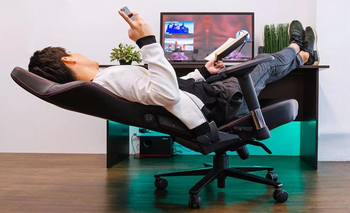 Secretlab Gaming Chairs and Gaming Desks